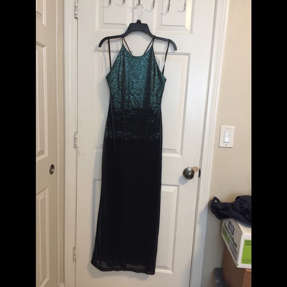 Dress - Picture 3 of 4